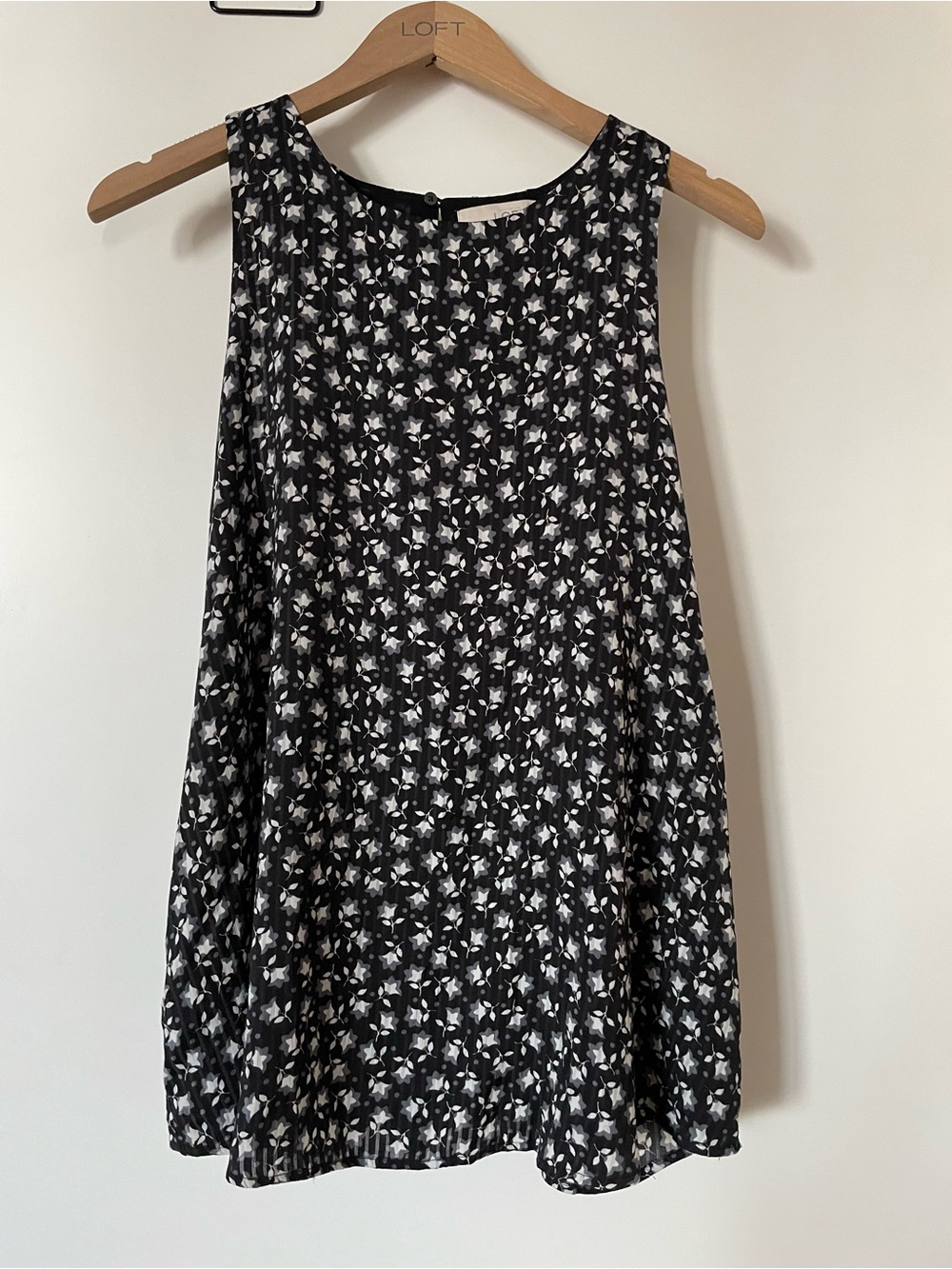 LOFT Black & White Floral A-Line Sleeveless shirt